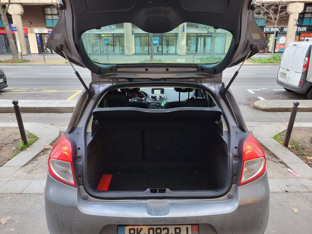 Renault_clio_3_diesel_dynamique_tomtom_villeneuve_le_roi_bsauto_coffre