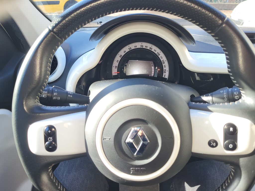 Renault_twingo_essence_limited_villeneuve_le_roi_bsauto_compteur