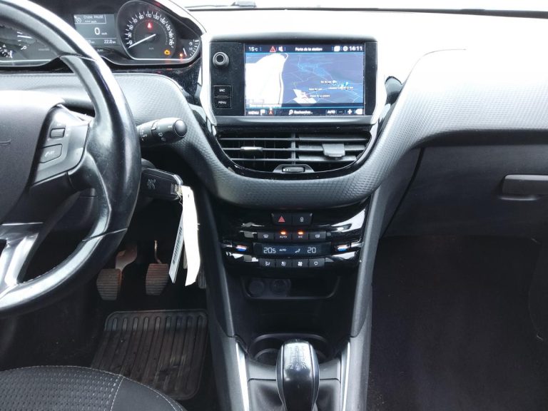 peugeot_208_allure_business_diesel_villeneuve_le_roi_bsauto_GPS