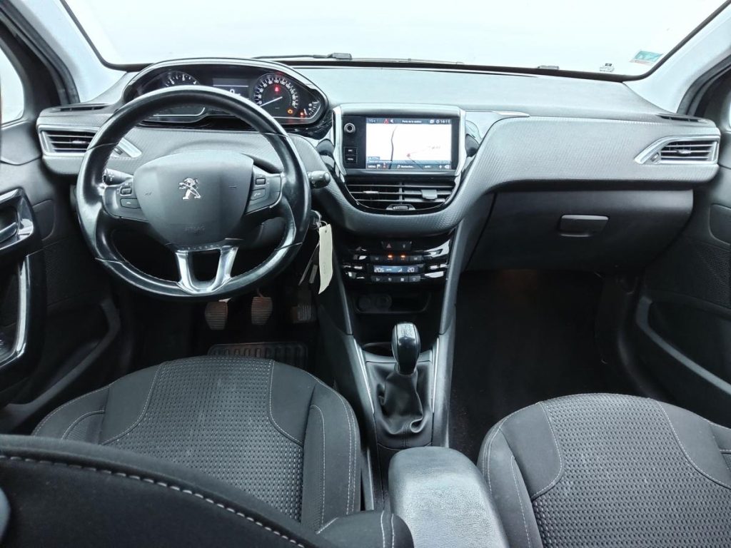 peugeot_208_allure_business_diesel_villeneuve_le_roi_bsauto_Tableau_de_bord