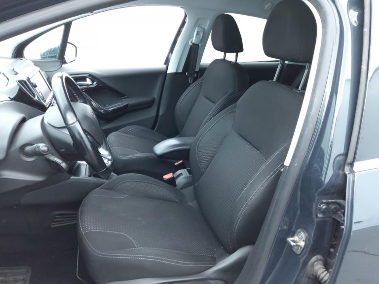 peugeot_208_allure_business_diesel_villeneuve_le_roi_bsauto_interieur_gauche