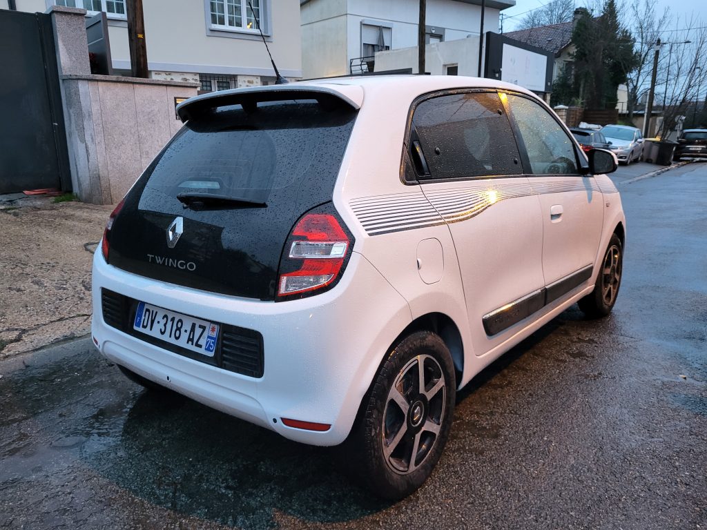 renault_twingo_3_limited_essence_gps_camera_villeneuve_le_roi_bsauto_arriere_droite