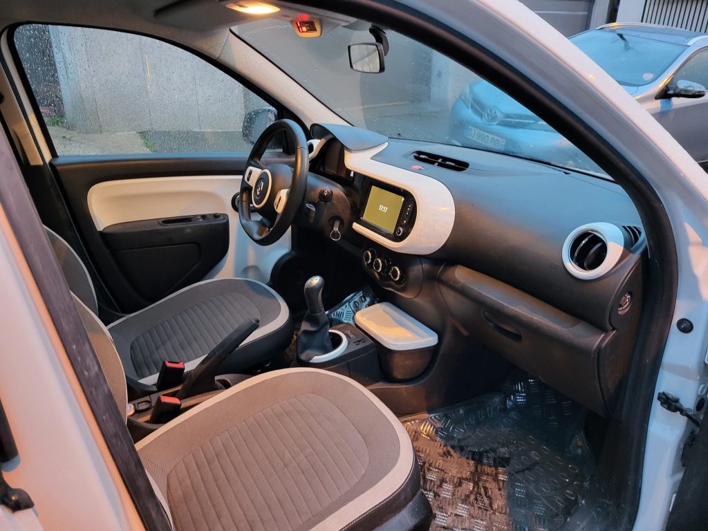 renault_twingo_3_limited_essence_gps_camera_villeneuve_le_roi_bsauto_interieur_passager