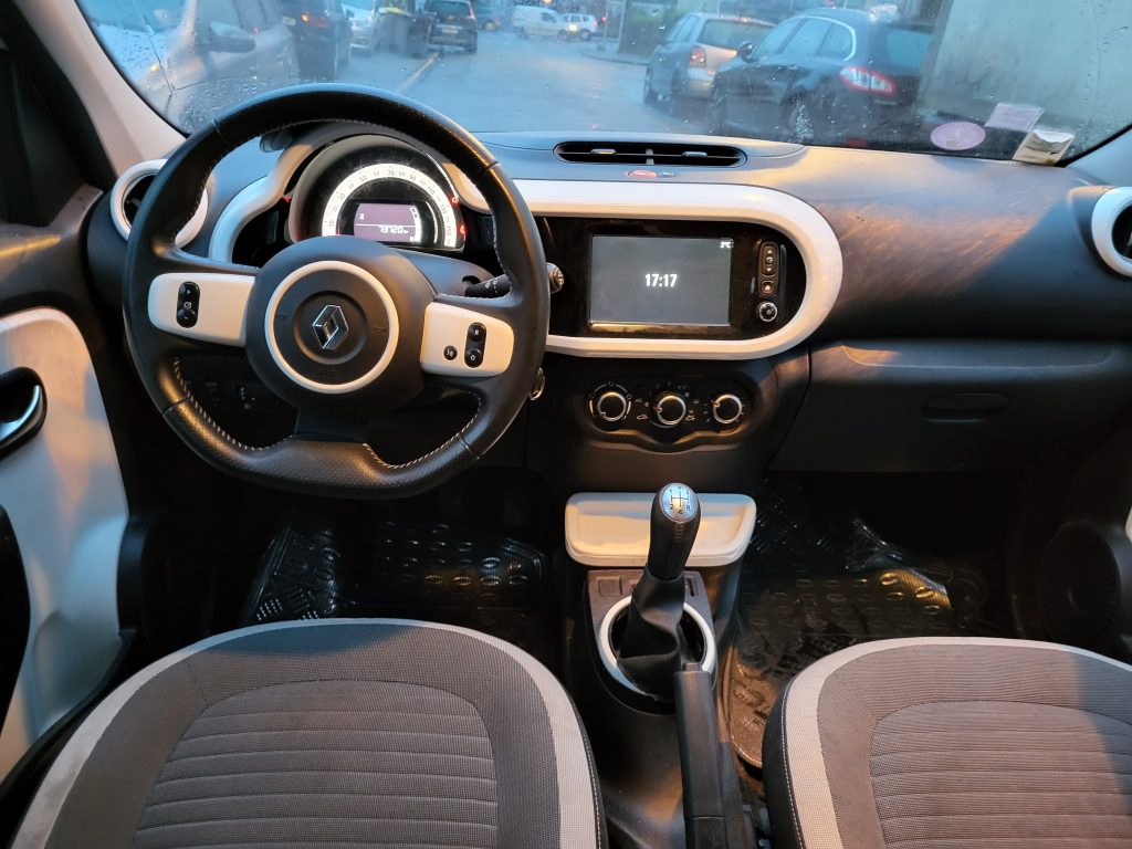 renault_twingo_3_limited_essence_gps_camera_villeneuve_le_roi_bsauto_tableau_de_bord
