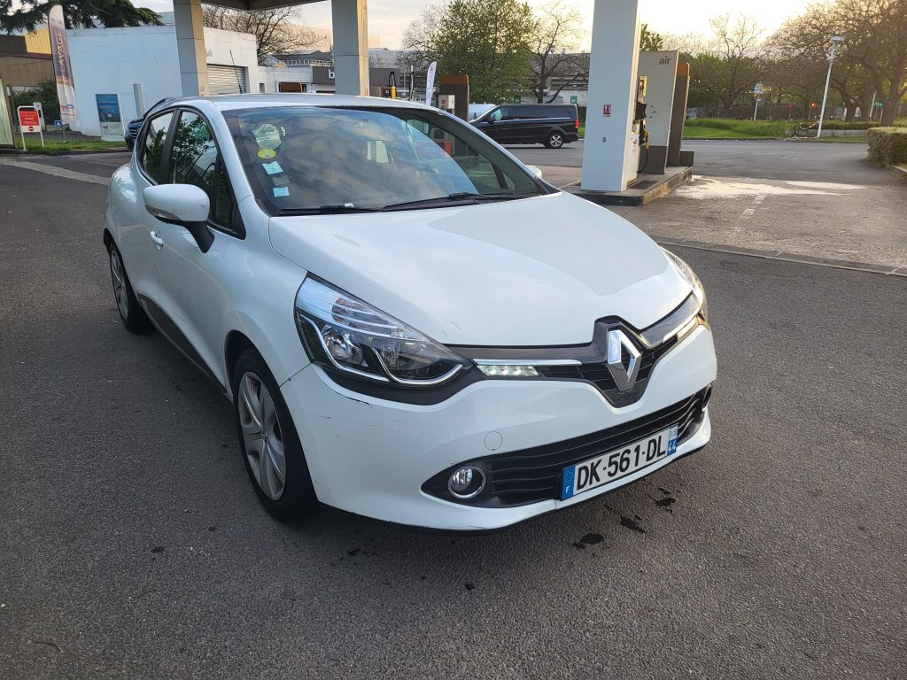 Renault_clio_4_diesel_bsauto_villeneuve_le_roi_avant_droit