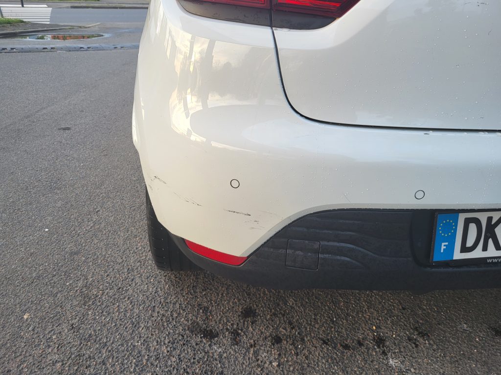 Renault_clio_4_diesel_bsauto_villeneuve_le_roi_dommage_pc_arriere_gauche
