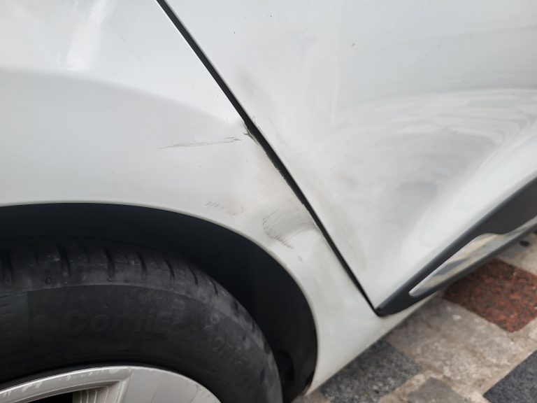Renault_clio_4_diesel_bsauto_villeneuve_le_roi_dommage_porte_arriere_gauche