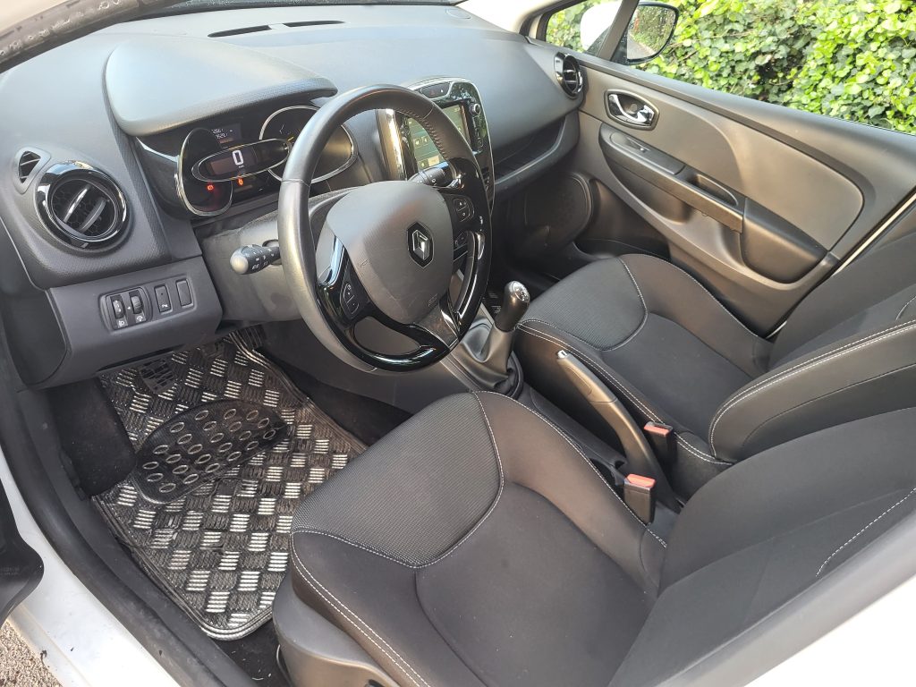 Renault_clio_4_diesel_bsauto_villeneuve_le_roi_interieur1