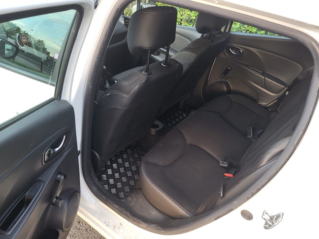 Renault_clio_4_diesel_bsauto_villeneuve_le_roi_interieur_arriere