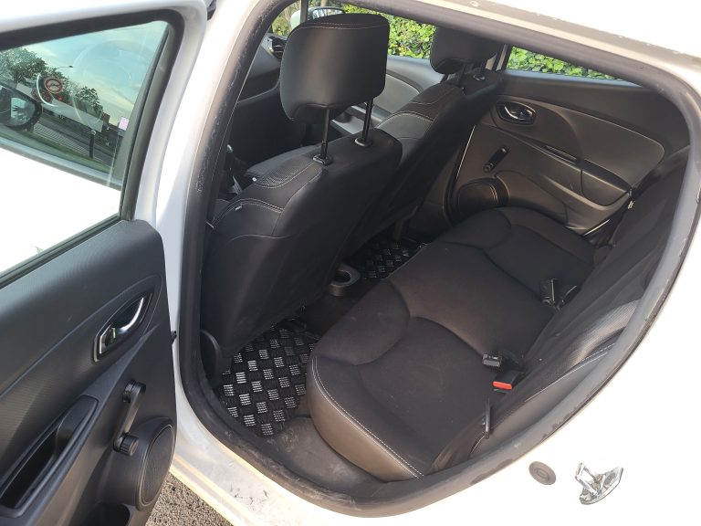 Renault_clio_4_diesel_bsauto_villeneuve_le_roi_interieur_arriere