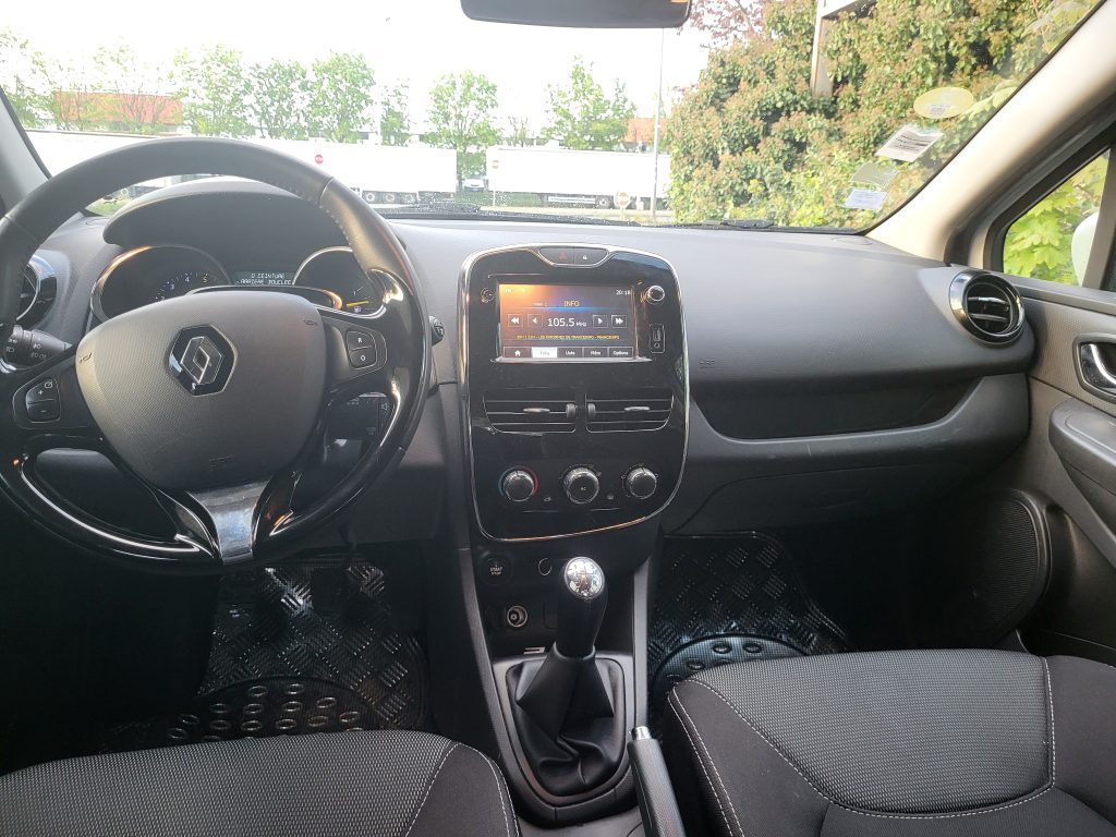 Renault_clio_4_diesel_bsauto_villeneuve_le_roi_planche_de_bord