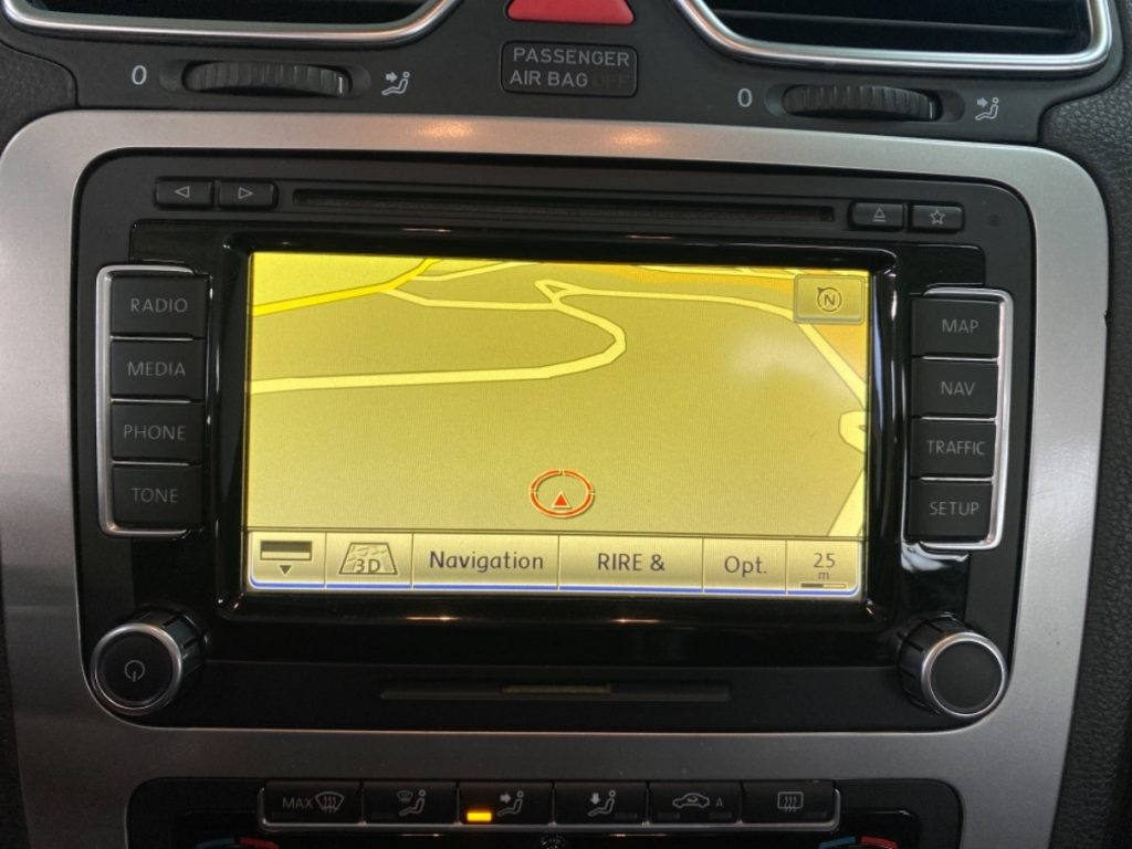 volkswagen_eos_sportline_ecran_gps_bsauto_villeneuve_le_roi