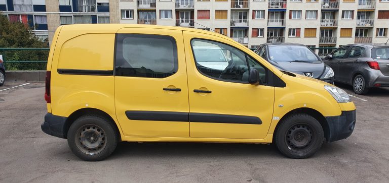 Citroen_berlingo_business_boite_automatique_bsauto_villeneuve_le_roi_location_utilitaire_cote_droit