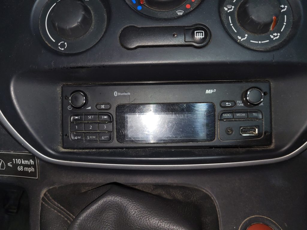 Renault_kangoo_generiqu_autoradio_bluetooth_bsauto_villeneuve_le_roi