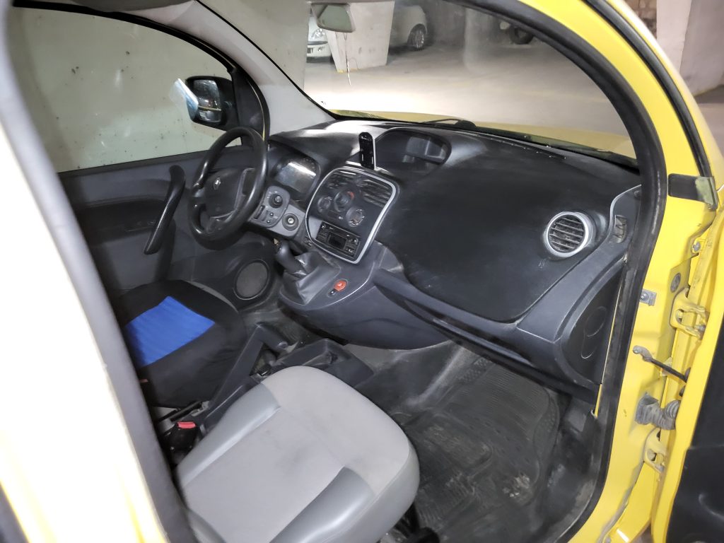Renault_kangoo_generiqu_interieur_bsauto_villeneuve_le_roi