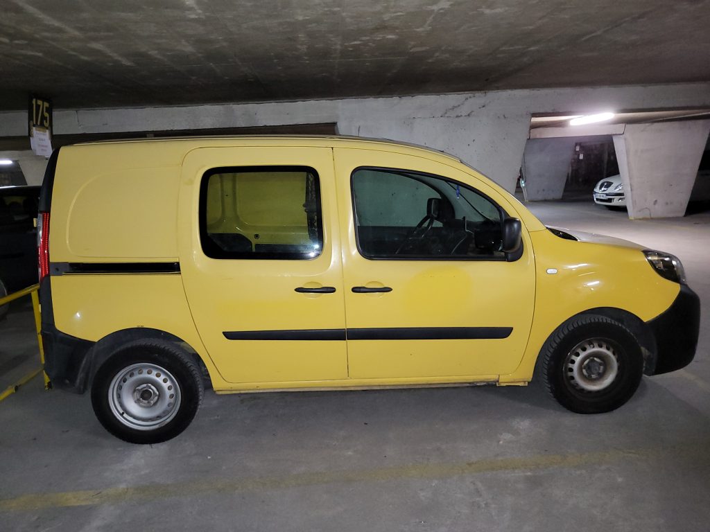 Renault_kangoo_generiqu_lateral_droit_bsauto_villeneuve_le_roi