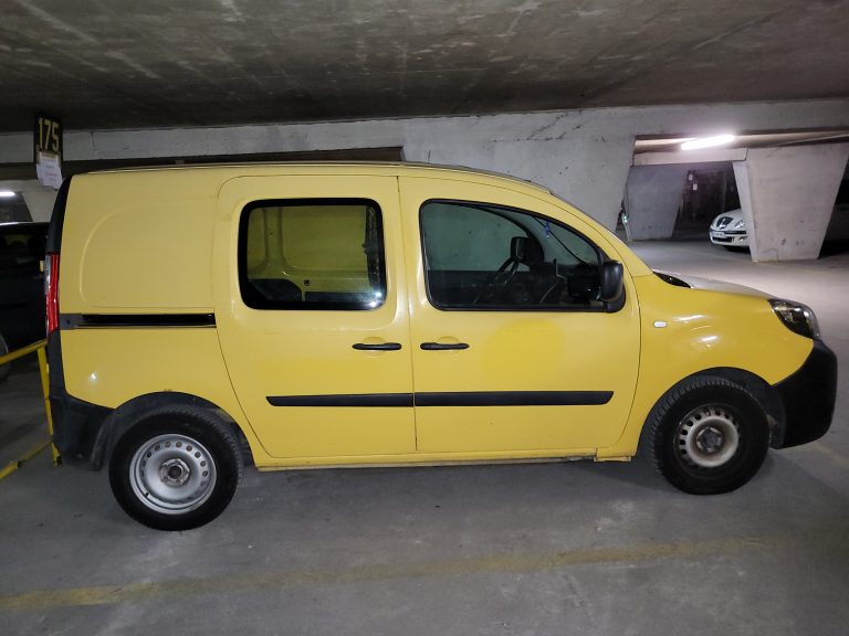 Renault_kangoo_generiqu_lateral_droit_bsauto_villeneuve_le_roi