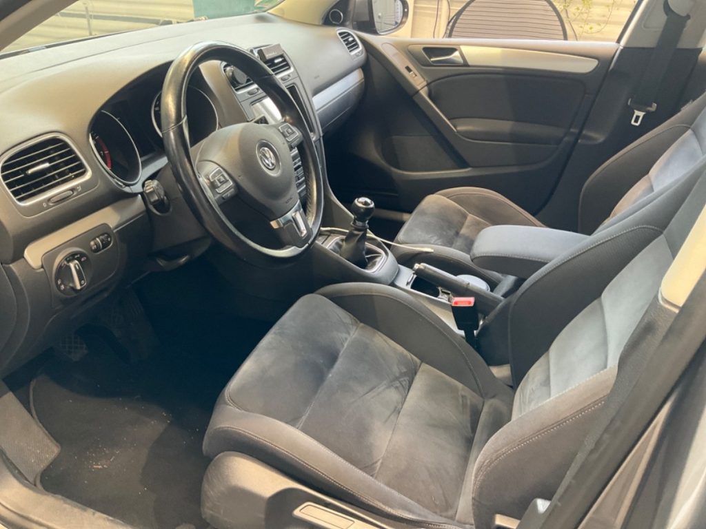 voiture_golf_6_gris_essence_villeneuve_le_roi_bsauto_3_4_interieur_avant