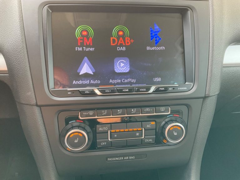 voiture_golf_6_gris_essence_villeneuve_le_roi_bsauto_ecran_gps