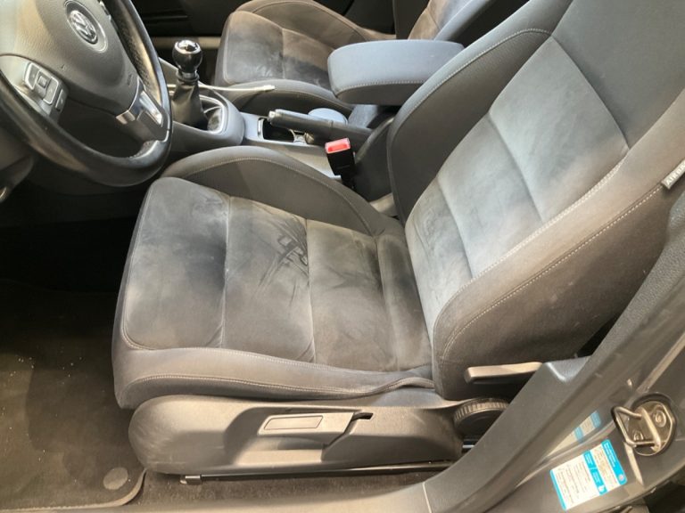voiture_golf_6_gris_essence_villeneuve_le_roi_bsauto_siege_conducteur
