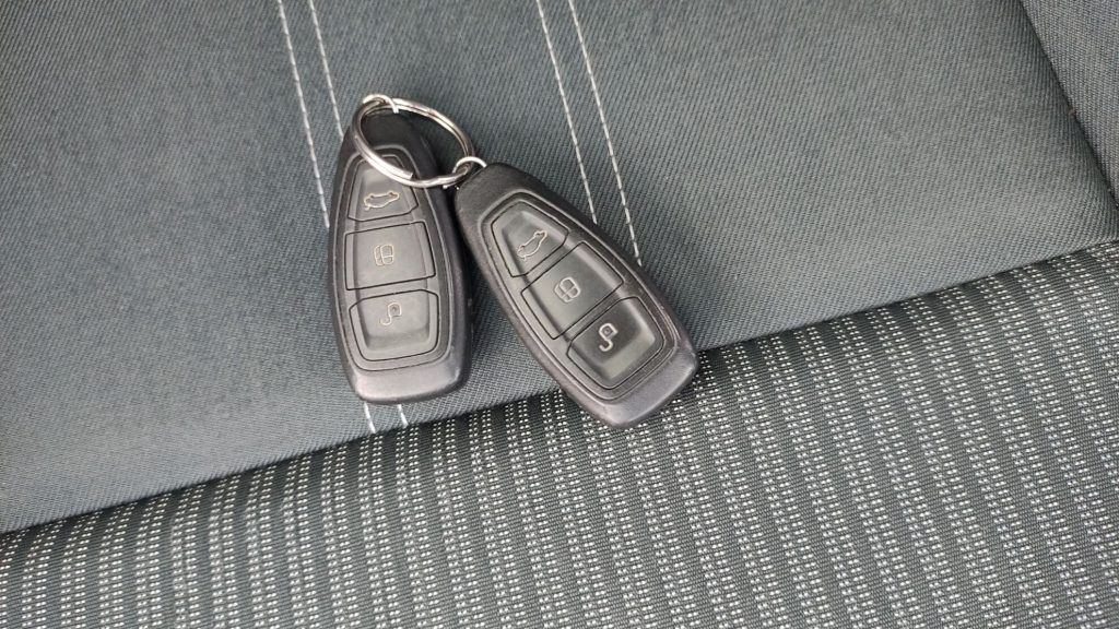 Ford_Grand_Cmax_gris_automatique_titanium_villeneuve_le_roi_bsauto_cles