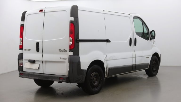camion_Renault_Trafic_blanc_Paris_bsauto_3_4_arriere_droit