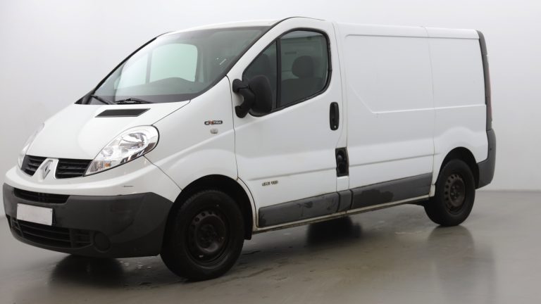 camion_Renault_Trafic_blanc_Paris_bsauto_3_4_avant_gauche