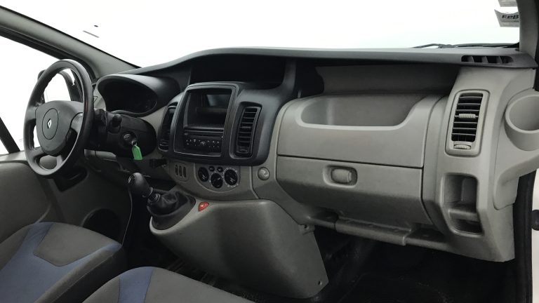 camion_Renault_Trafic_blanc_Paris_bsauto_habitacle