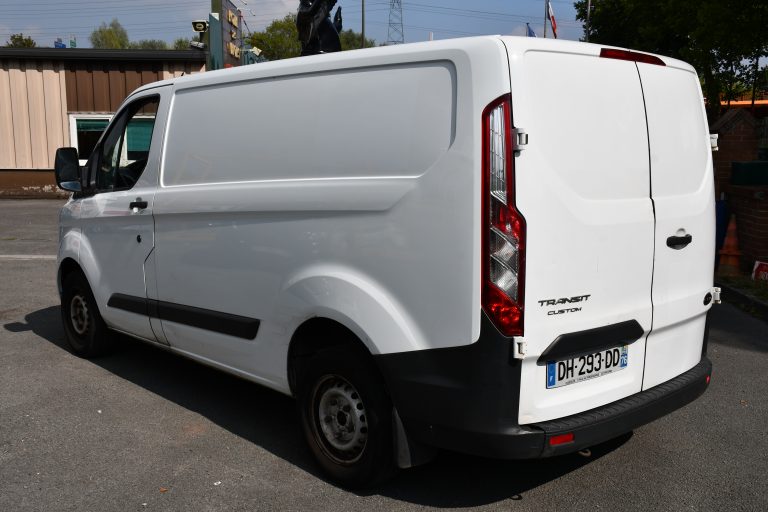 camion_ford_transit_custom_blanc_villeneuve_le_roi_bsauto_3_4_arriere