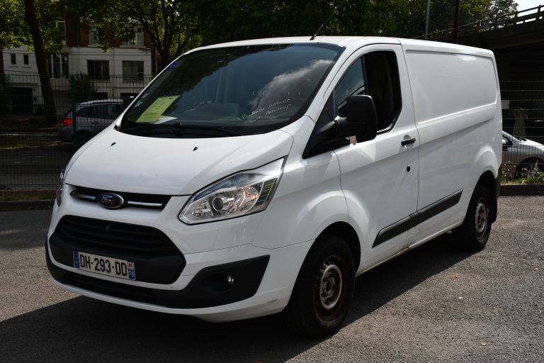 camion_ford_transit_custom_blanc_villeneuve_le_roi_bsauto_3_4_avant